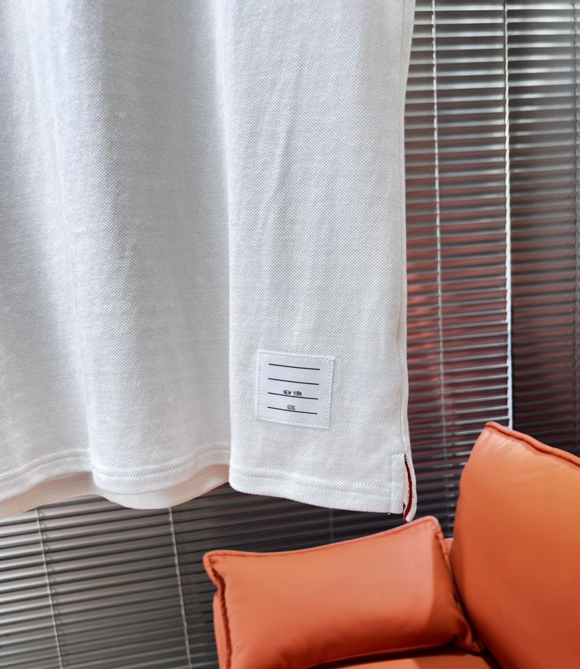 THOM BROWNE TB2025 Summer Update: Four-Bar Vests, Imported Crusades, Supercomforts, Five-Golden Appendices - 图片 4