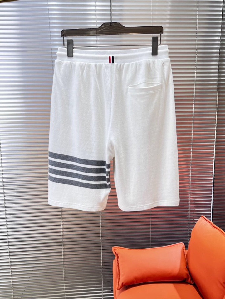 THOM BROWNE TB2025 Summer Update: Four-Bar Vests, Imported Crusades, Supercomforts, Five-Golden Appendices - 图片 9