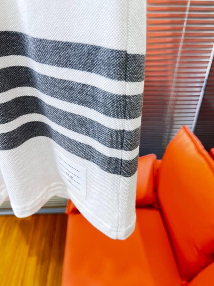 THOM BROWNE TB2025 Summer Update: Four-Bar Vests, Imported Crusades, Supercomforts, Five-Golden Appendices - 图片 8