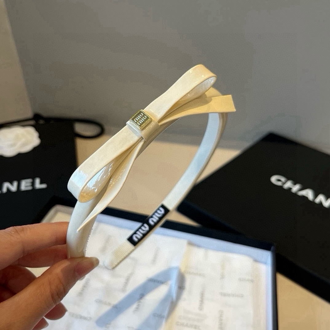 🆕

miumiu缪缪新款发箍