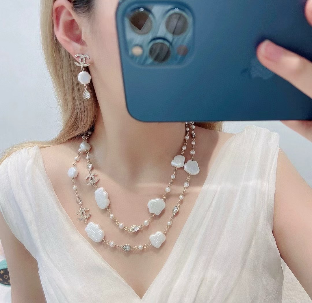 【今日新款】编码N1110   
🛍香奈儿项链热销🔥爆上新🆕🆕🆕
😎CHAN 25 云朵贝母珍珠双Ｃ毛衣