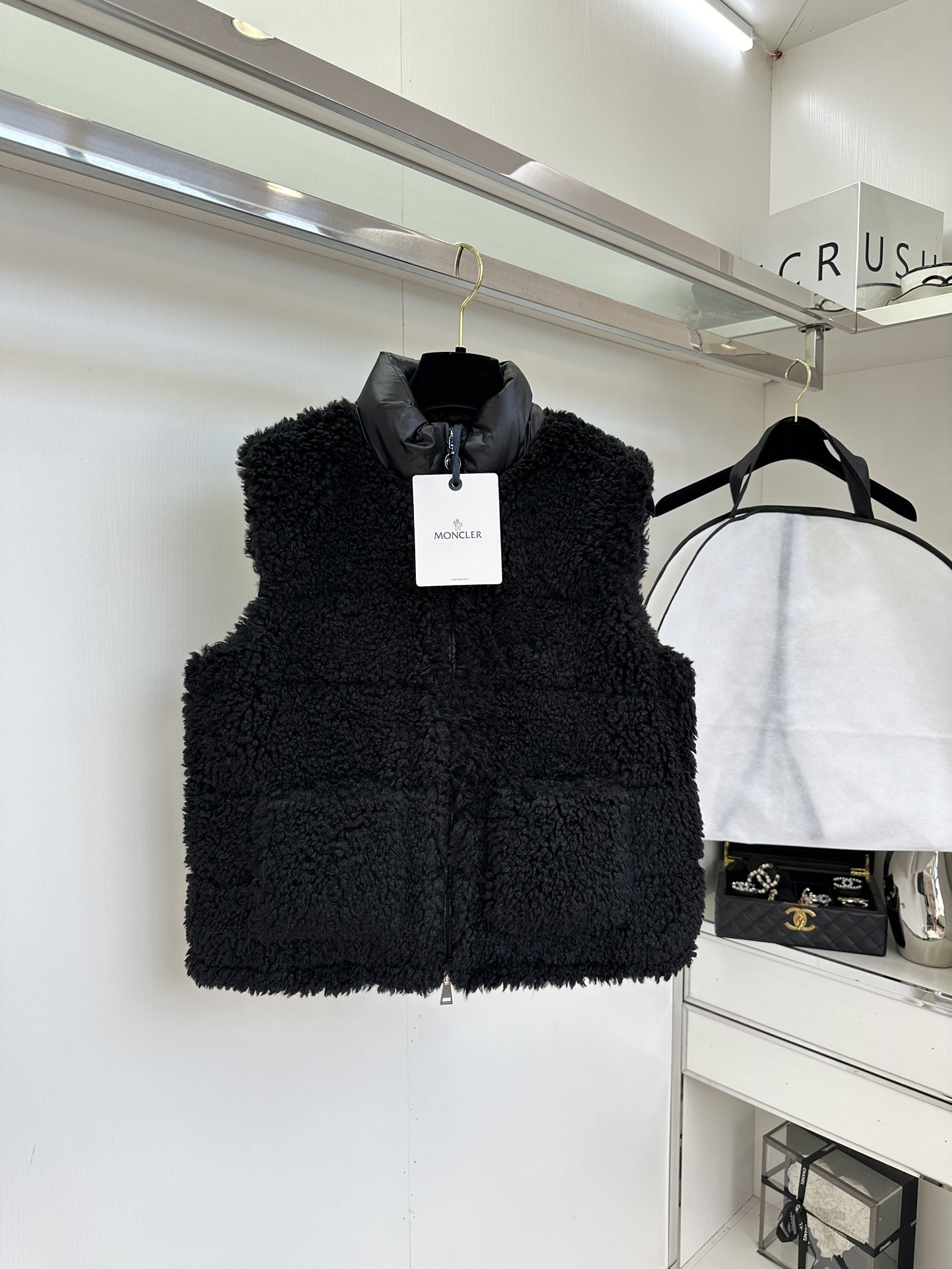 Moncler Planeze Teddy Fleece Down Vest - Warm & Stylish Outerwear 4 i1754984072 4269 2
