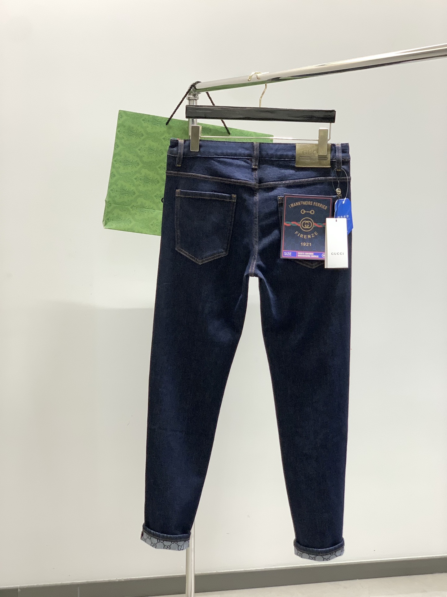 “GUCCI Gooch Autumn 2025 Jeans Collection: Unique Design, High Quality, Comfortable Fit” - 图片 2