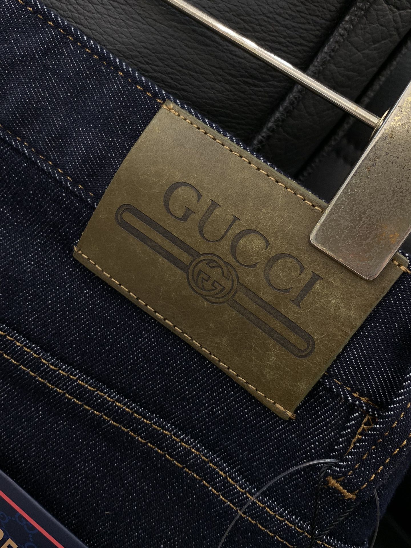 “GUCCI Gooch Autumn 2025 Jeans Collection: Unique Design, High Quality, Comfortable Fit” - 图片 8