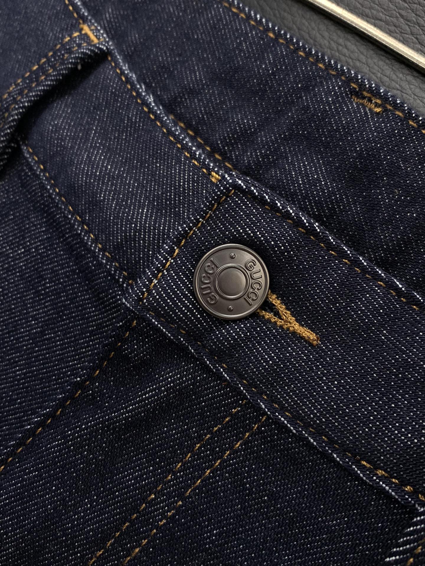 “GUCCI Gooch Autumn 2025 Jeans Collection: Unique Design, High Quality, Comfortable Fit” - 图片 5