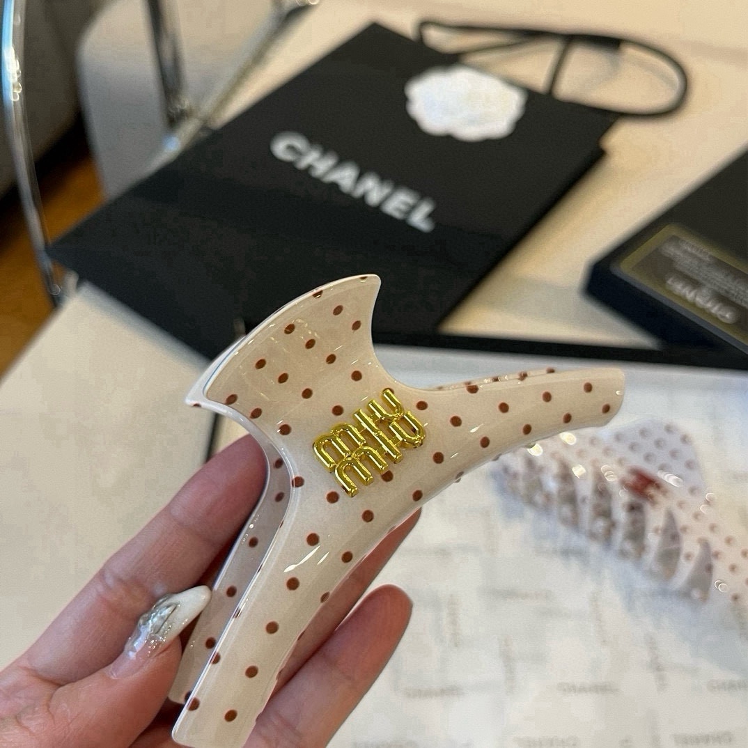 🆕 单个

miumiu缪缪抓夹