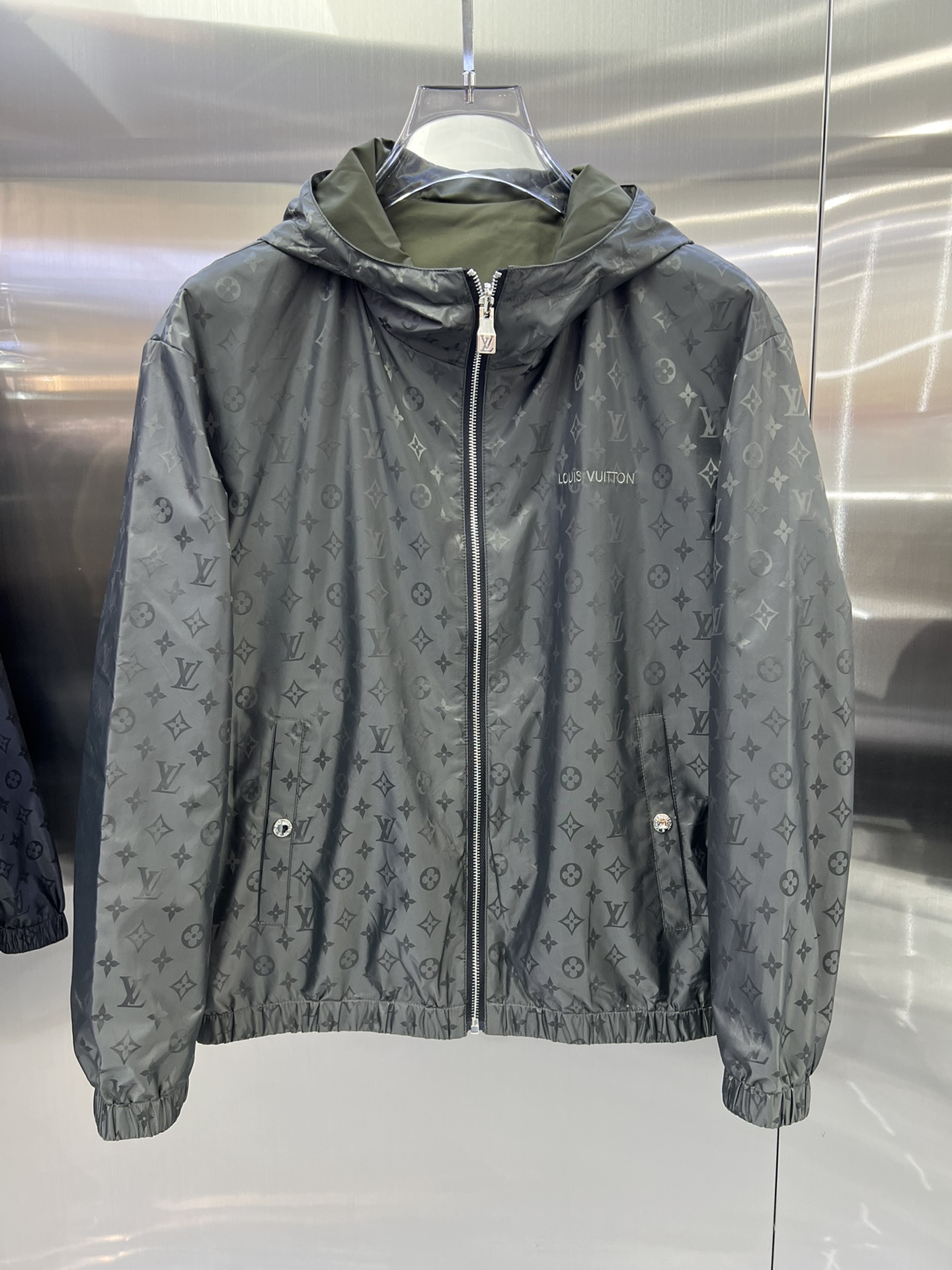 Chaqueta Reversible Louis Vuitton con Logo Jacquard para Hombre