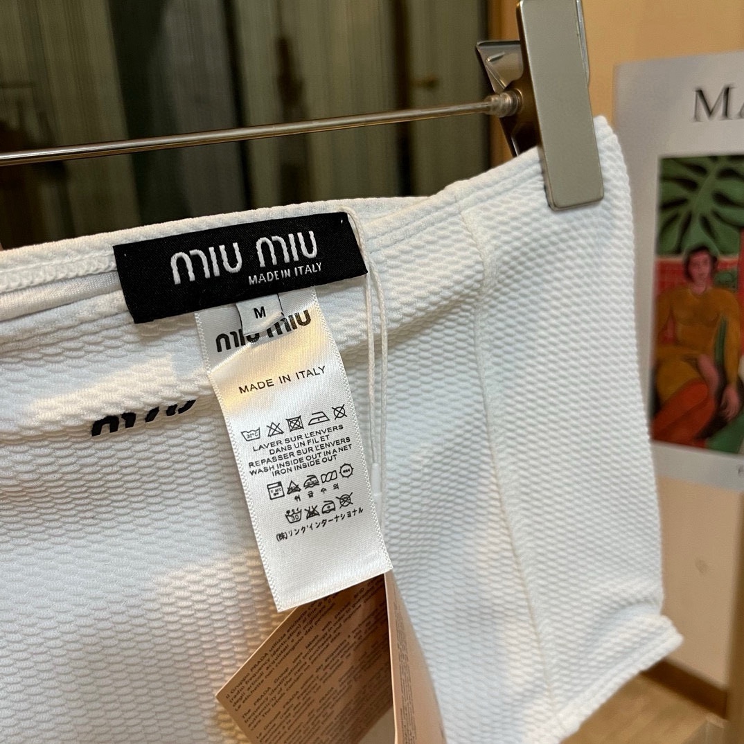 🆕
缪缪miumiu新款比基尼中古套装 吊带背心+三角打底裤分体泳衣，蓝色。白色S M L