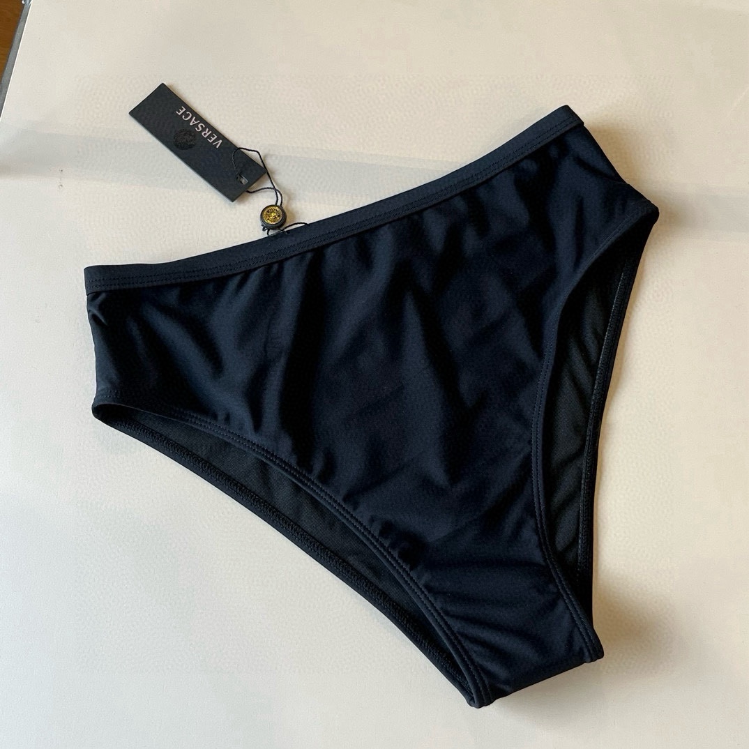 🆕
范思哲官方新款泳衣比基尼👙，分体比基尼高端定制，S M L XL