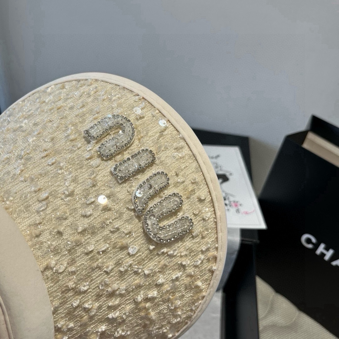 🆕

miumiu缪缪新款空顶遮阳帽