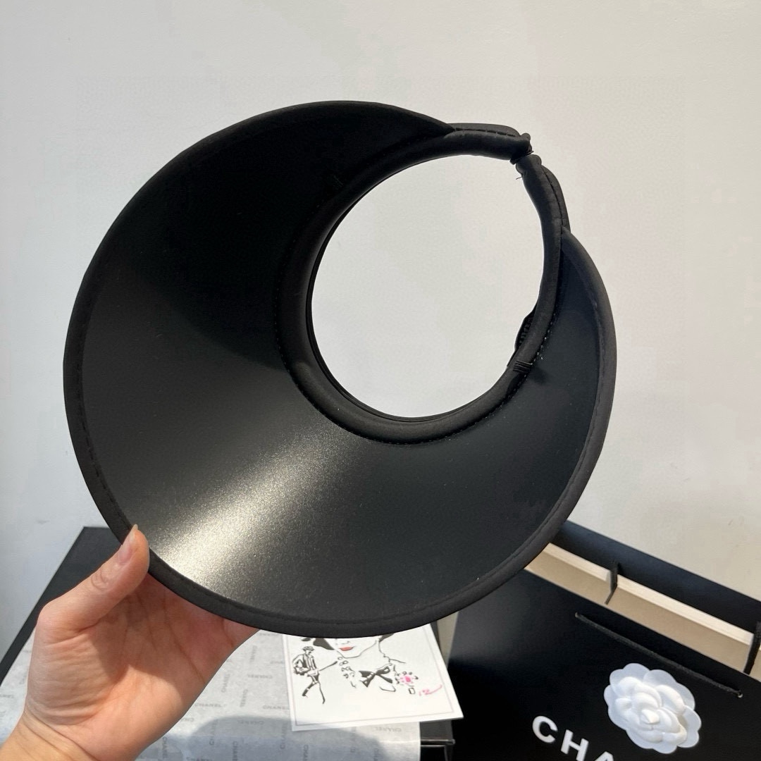 🆕

miumiu缪缪新款空顶遮阳帽