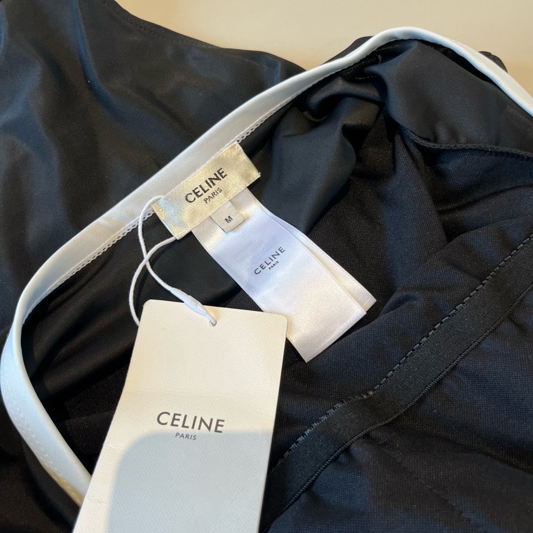 🆕
Celine赛琳新款连体泳衣😍🥰适合多种场景的游泳衣🏊‍♀️海边 游泳池 温泉 水上乐园 漂流都可以