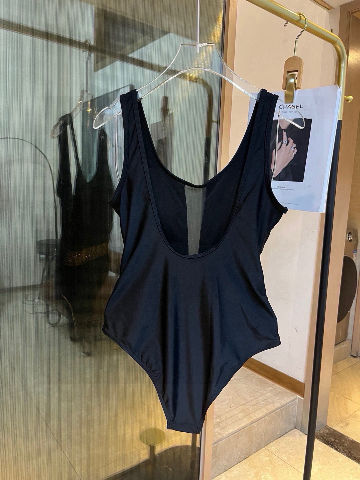 🆕
Celine赛琳新款连体泳衣😍🥰适合多种场景的游泳衣🏊‍♀️海边 游泳池 温泉 水上乐园 漂流都可以