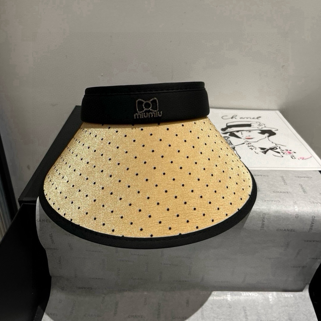 🆕

miumiu缪缪新款波点空顶遮阳帽，遮阳发箍