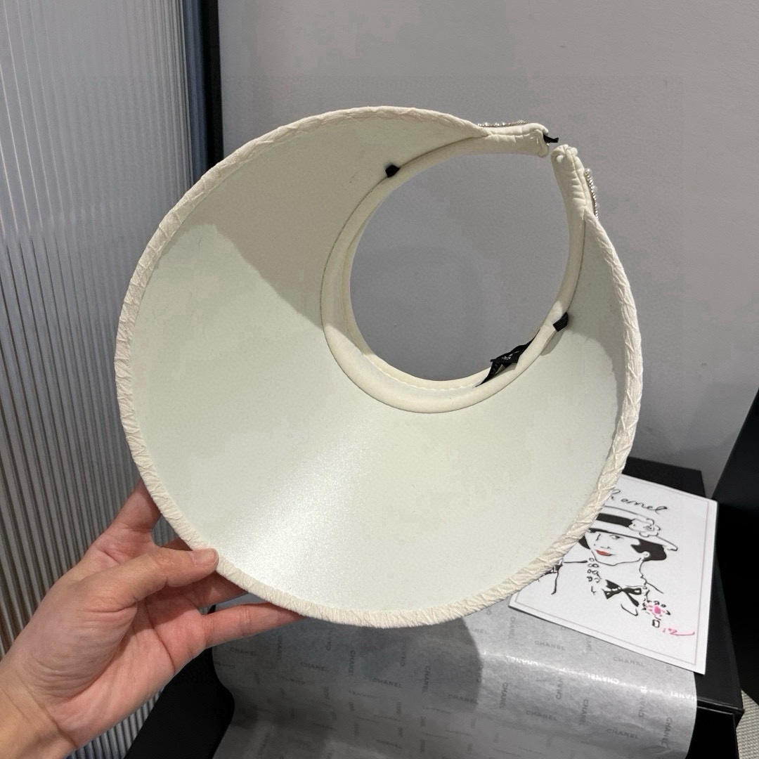 🆕

缪缪miumiu空顶发箍遮阳帽