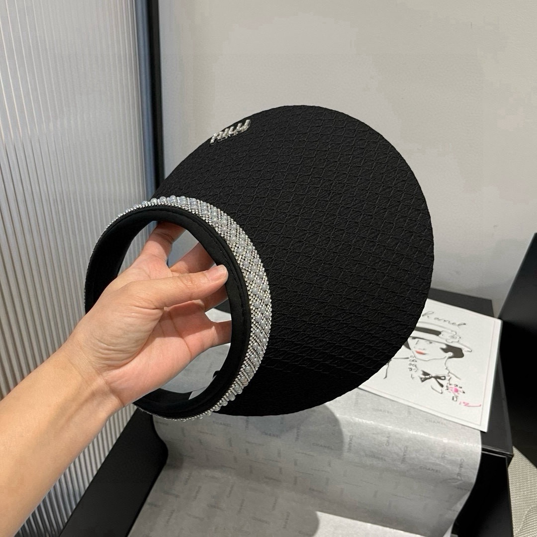 🆕

缪缪miumiu空顶发箍遮阳帽