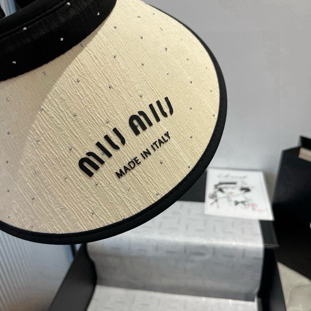 🆕

缪缪miumiu空顶发箍遮阳帽