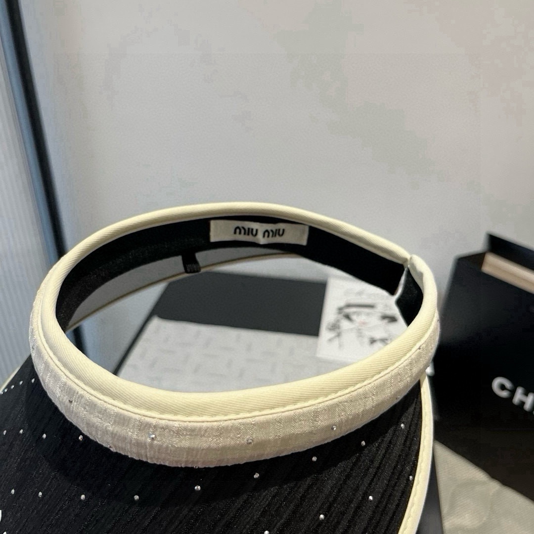 🆕

缪缪miumiu空顶发箍遮阳帽