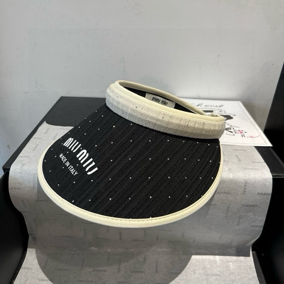 🆕

缪缪miumiu空顶发箍遮阳帽