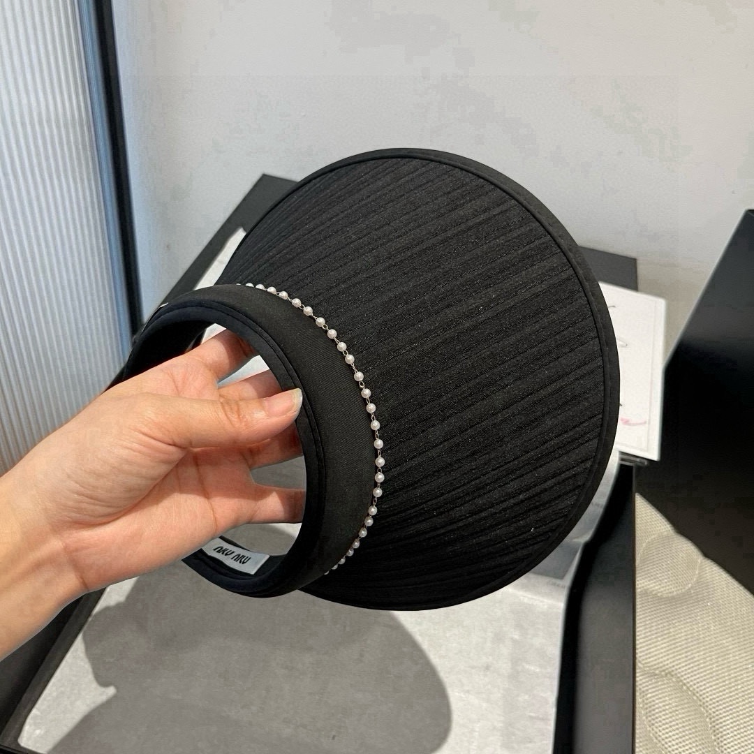 🆕

缪缪miumiu空顶发箍遮阳帽