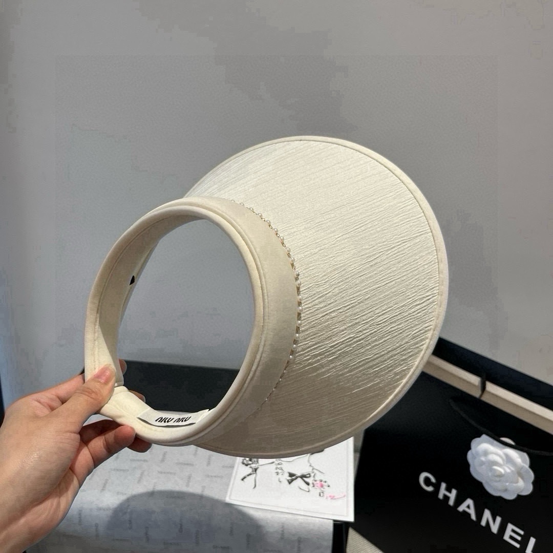 🆕

缪缪miumiu空顶发箍遮阳帽