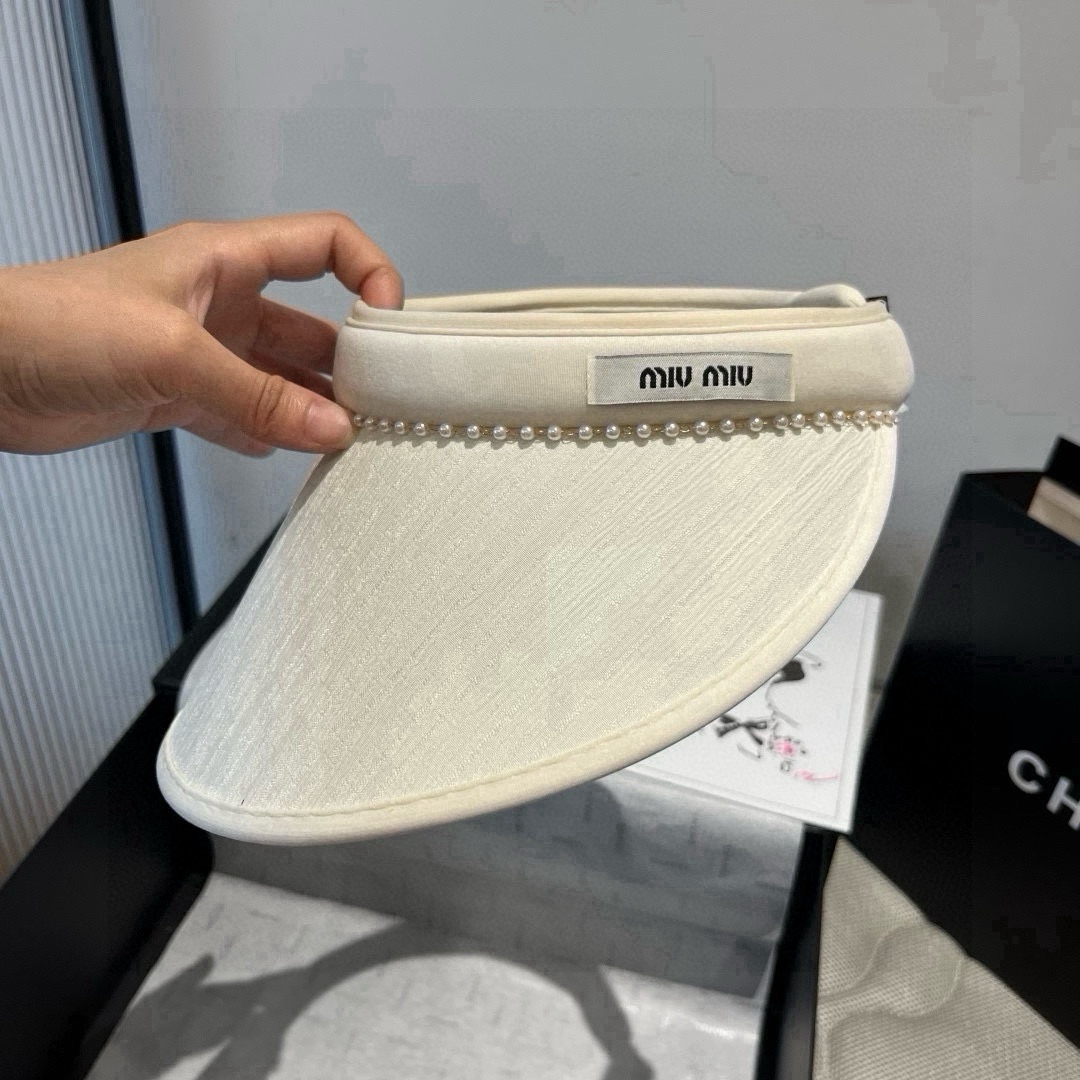 🆕

缪缪miumiu空顶发箍遮阳帽