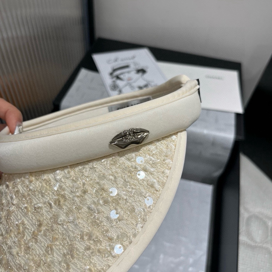 🆕

Chanel香奈儿珠片发箍，遮阳空顶帽