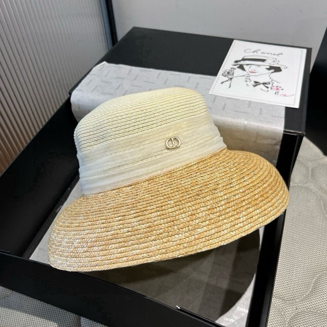 🆕

Dior迪奥新款礼帽，高级PP草，拼色盆帽，名媛风，头围57cm