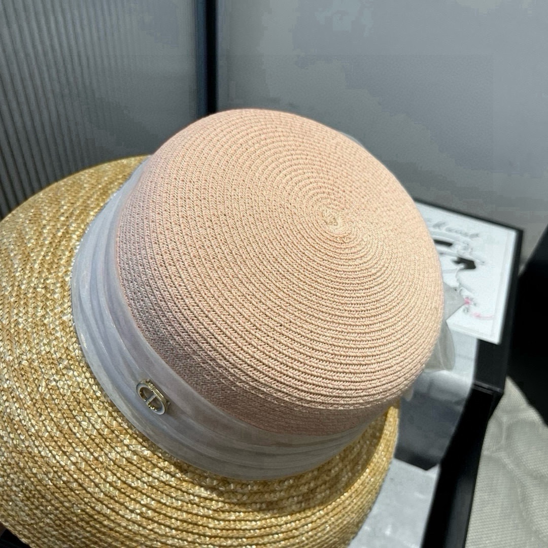 🆕

Dior迪奥新款礼帽，高级PP草，拼色盆帽，名媛风，头围57cm