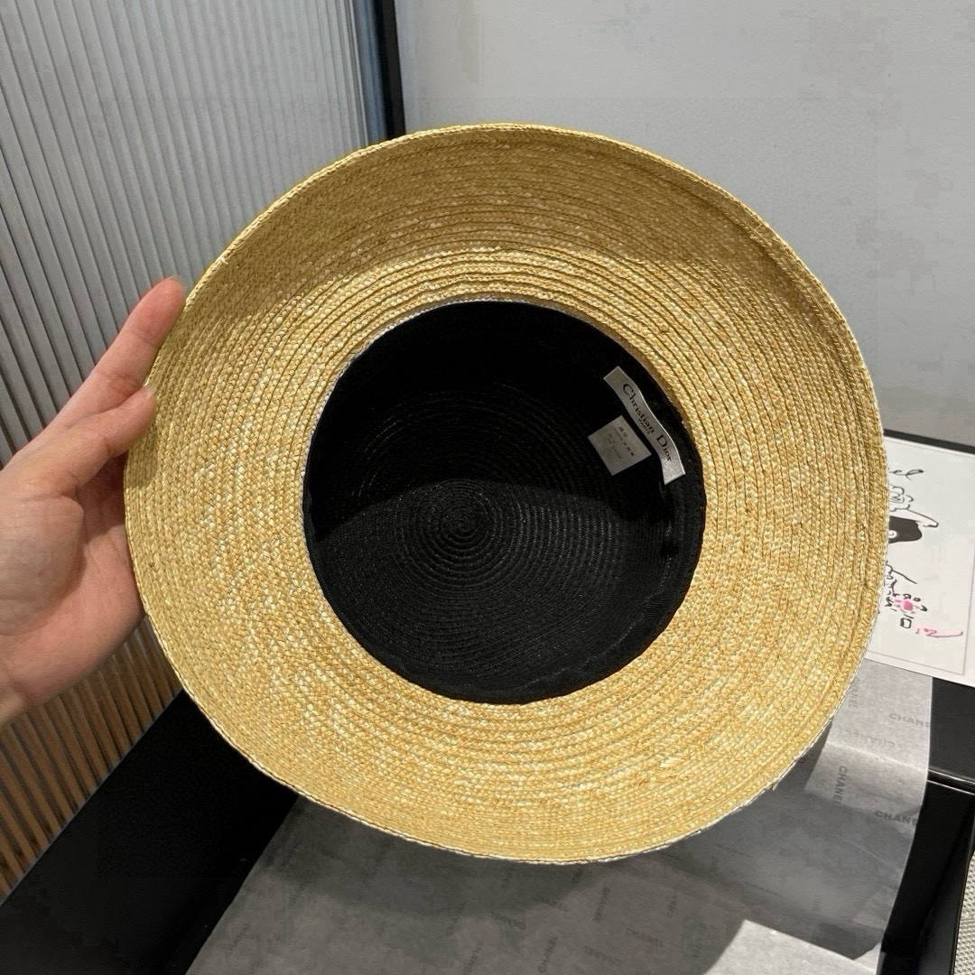 🆕

Dior迪奥新款礼帽，高级PP草，拼色盆帽，名媛风，头围57cm