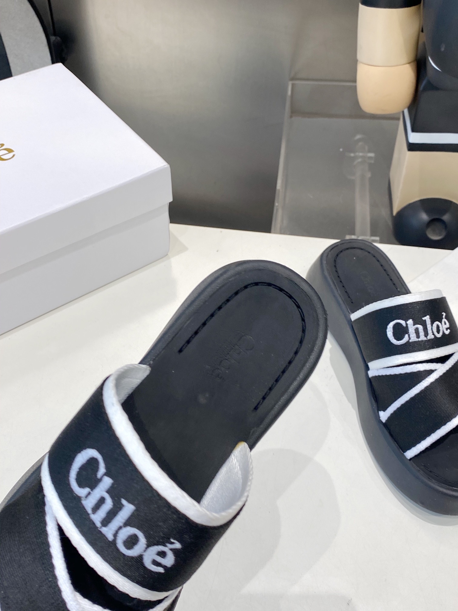 “Chloe Comfortable Fashion Slippers: High-Density Needle Embroidery, Leisure Wear, Sizes 35-40” - 图片 6