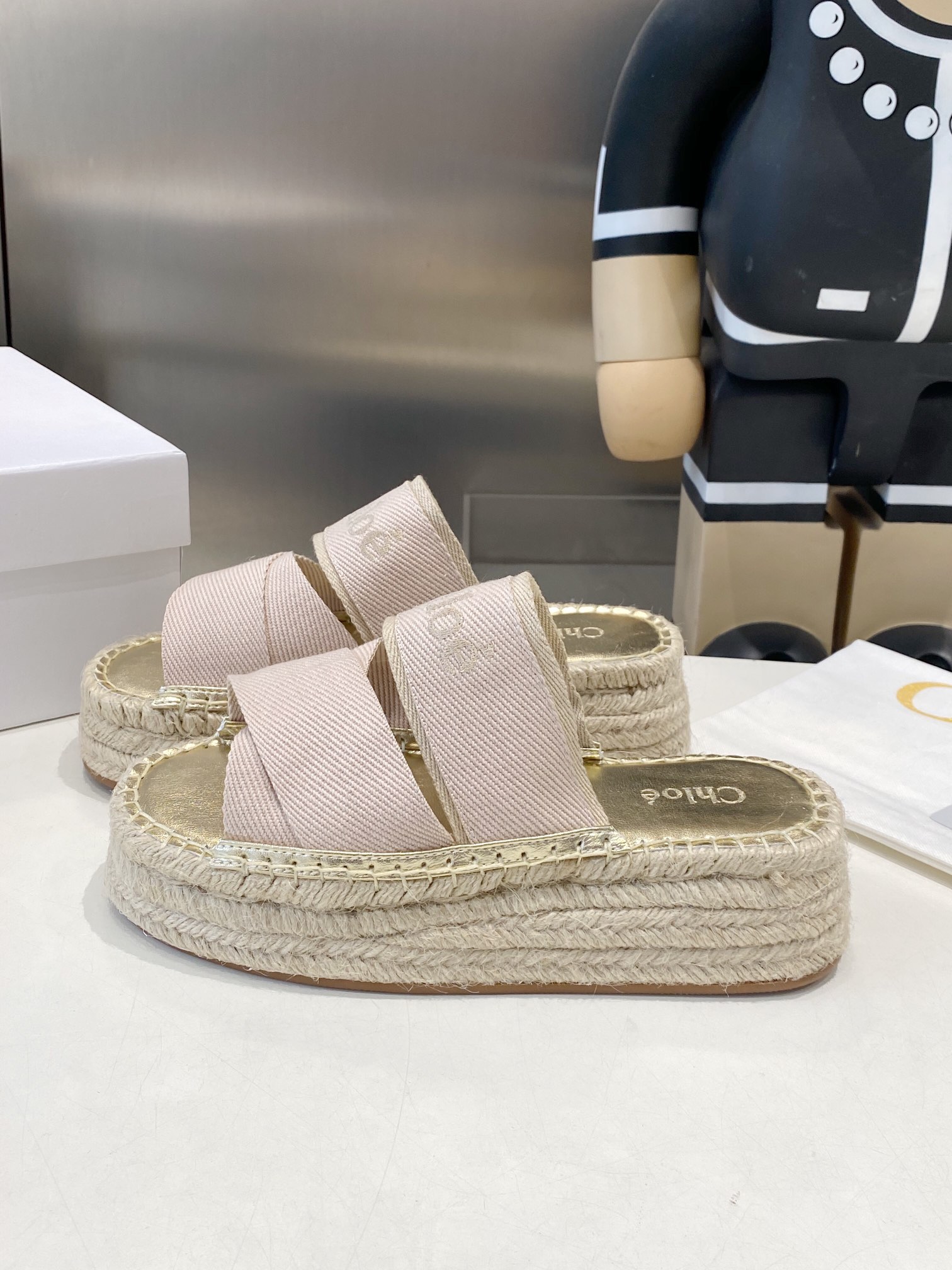 Title: Chloe Hand-Coated Sandals Spring Collection 2024 Features Colorful High-Density Weave, Breathable Design, Sizes 35-42. - 图片 2