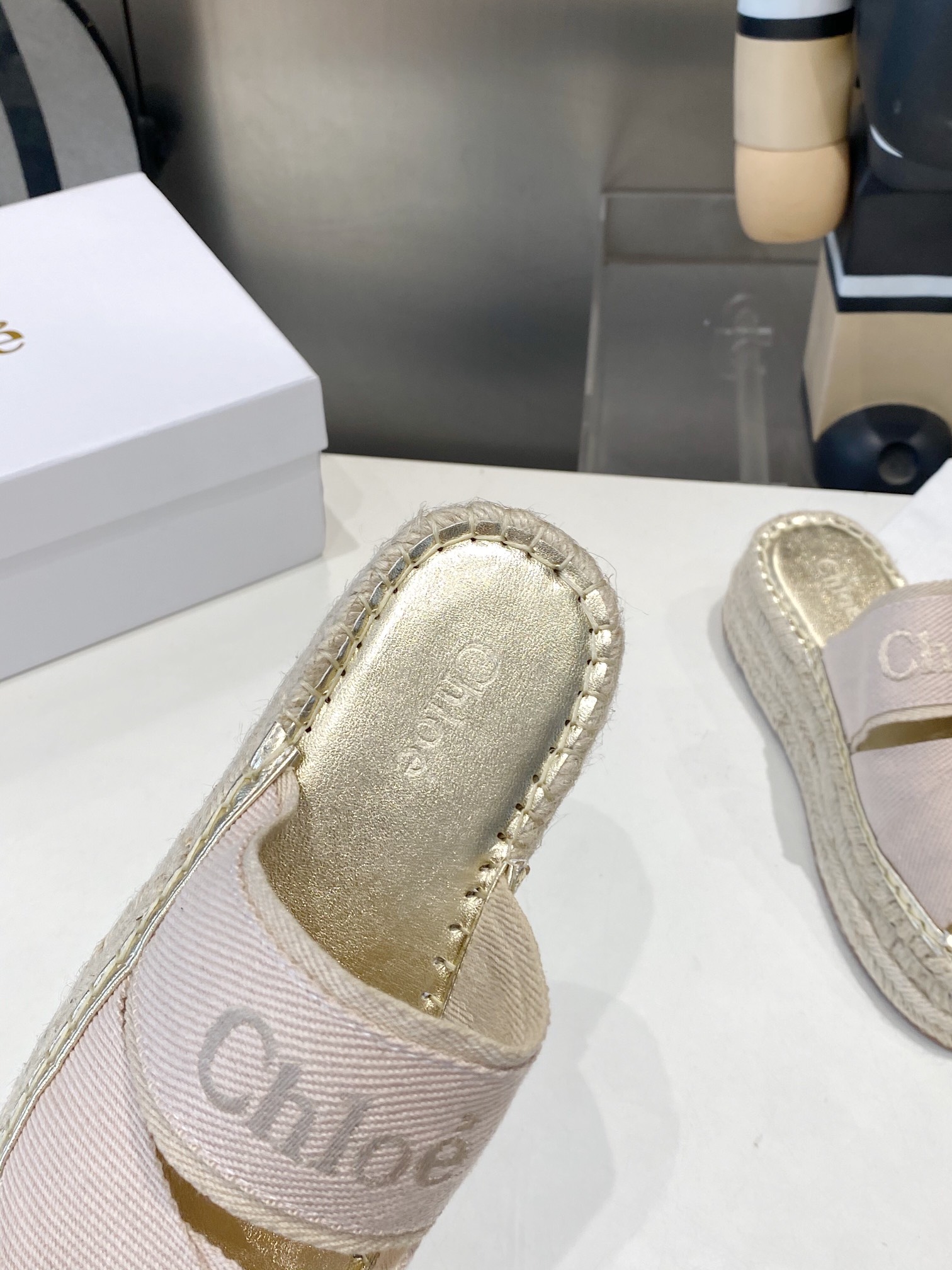 Title: Chloe Hand-Coated Sandals Spring Collection 2024 Features Colorful High-Density Weave, Breathable Design, Sizes 35-42. - 图片 6