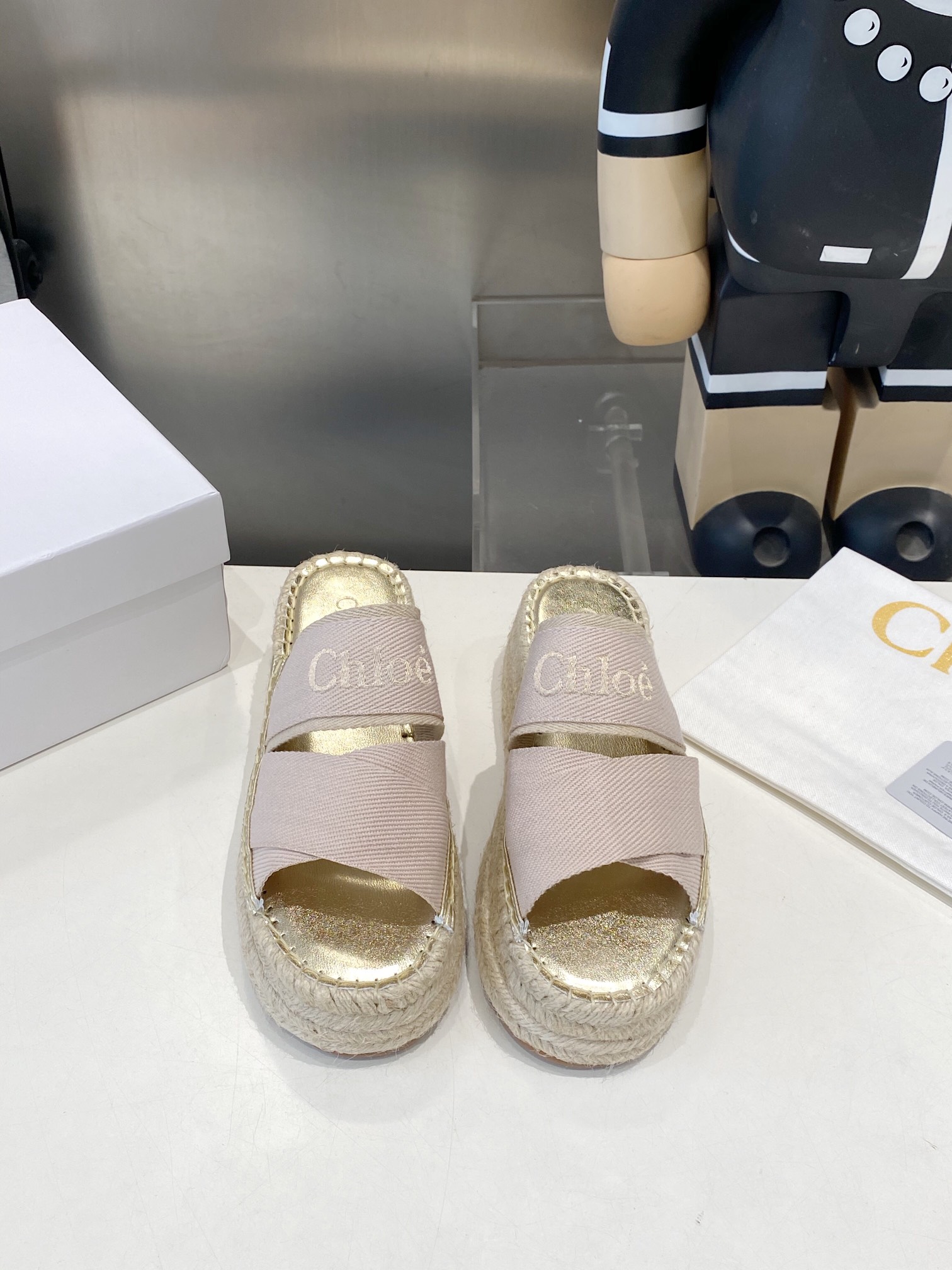 Title: Chloe Hand-Coated Sandals Spring Collection 2024 Features Colorful High-Density Weave, Breathable Design, Sizes 35-42. - 图片 5