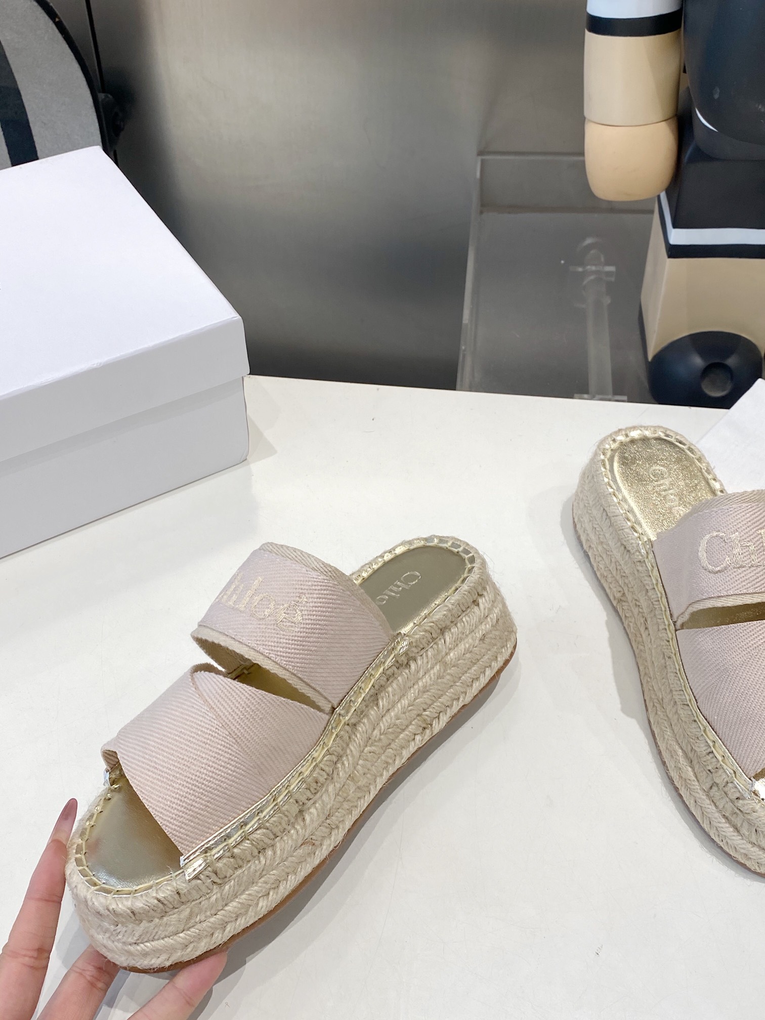 Title: Chloe Hand-Coated Sandals Spring Collection 2024 Features Colorful High-Density Weave, Breathable Design, Sizes 35-42. - 图片 3