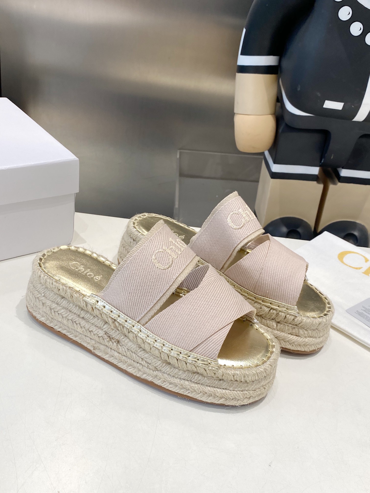 Title: Chloe Hand-Coated Sandals Spring Collection 2024 Features Colorful High-Density Weave, Breathable Design, Sizes 35-42.