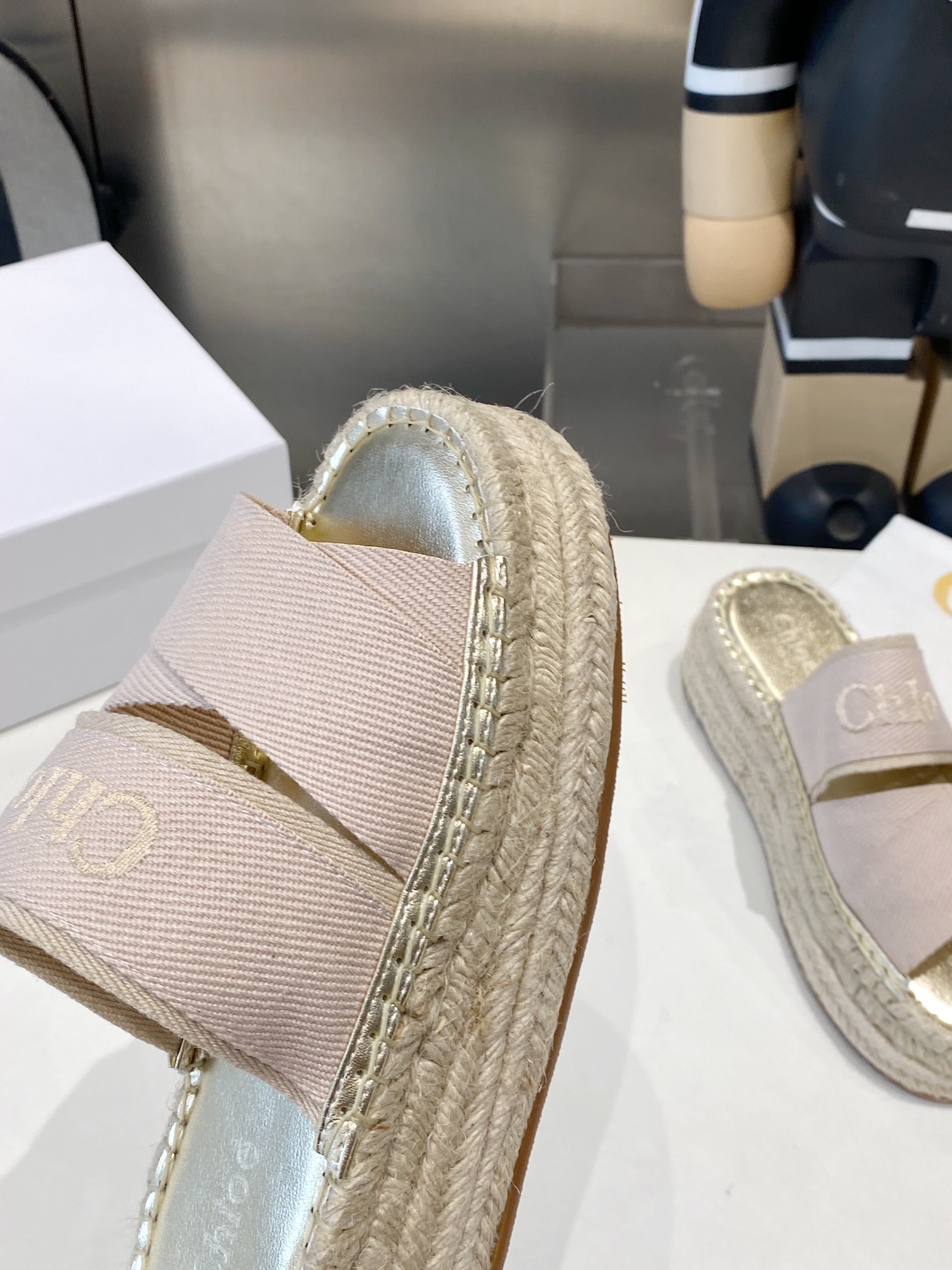 Title: Chloe Hand-Coated Sandals Spring Collection 2024 Features Colorful High-Density Weave, Breathable Design, Sizes 35-42. - 图片 4