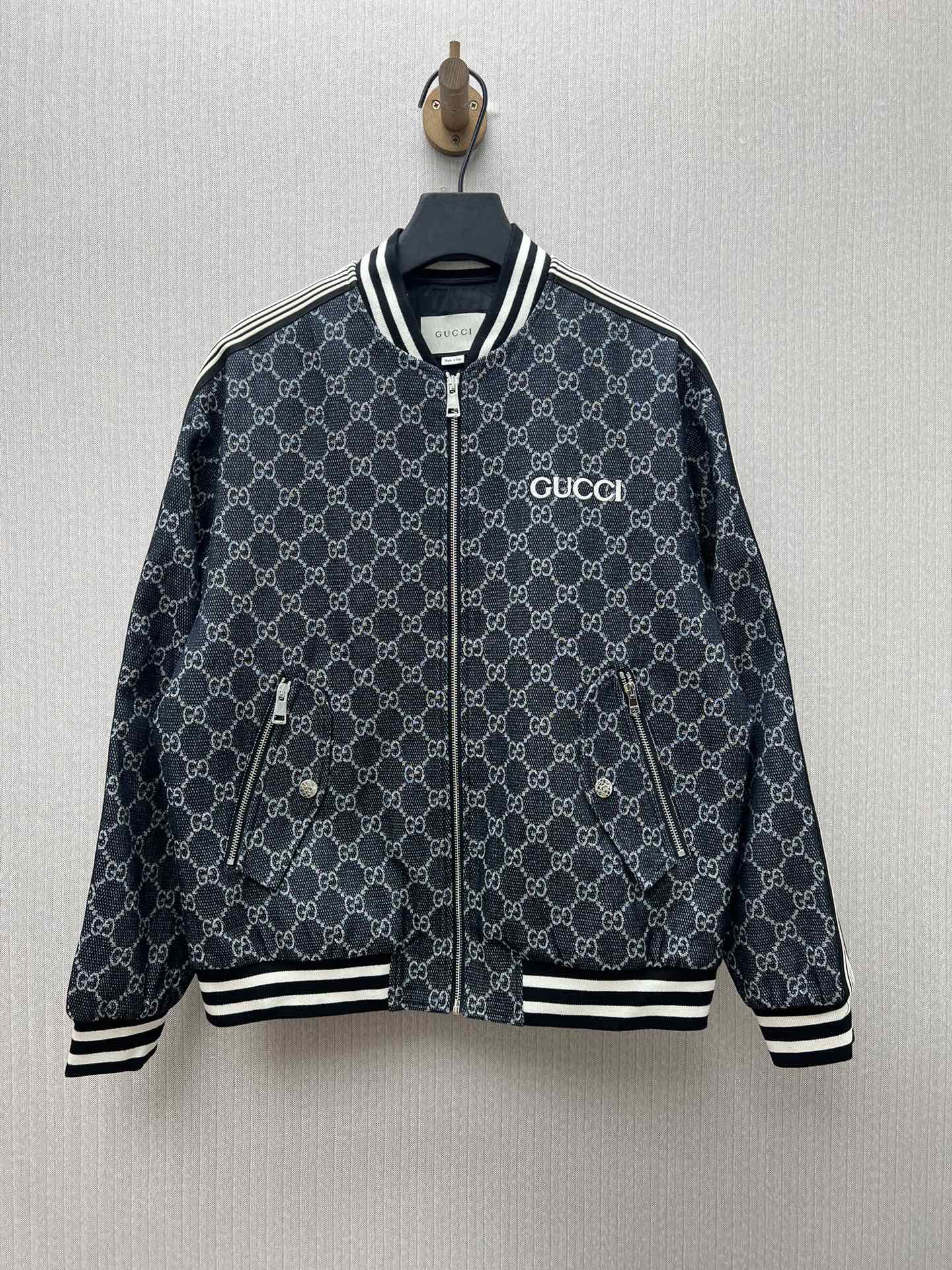 G 25ss Nueva chaqueta con cremallera de estampado clásico, con bordado de la marca en el pecho, cuello de béisbol, vers…