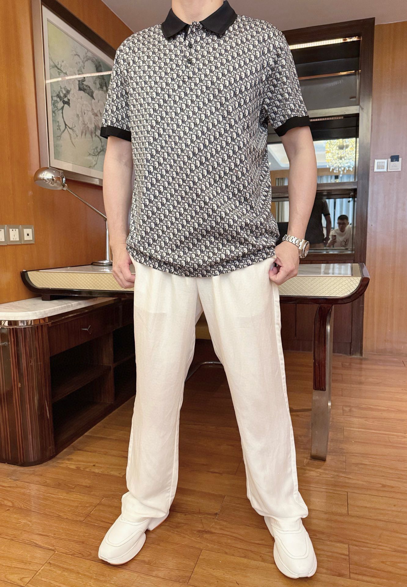 NO:505061,Dior-2025 counter latest hot polo is shipped, hot-selling items in European and American counters!  Selected Italian imported fine cotton design, the whole brand logo is elegant and fashionable, and the upper body effect needs no more. The code number m-3xl (model 173/130 wear m, with Hong Kong Lane Crawford gift box packaging), dior, alexander wang19860909迪奥-2025专柜最新爆款polo出货 欧美专柜热销单品！精选意大利进口精棉设计,通体的品牌logo雅致不失时尚 上身效果不用多说.码数m-3xl（模特173/130穿m,配香港连卡佛礼盒包装）,,dior,alexander wang,Men's clothing