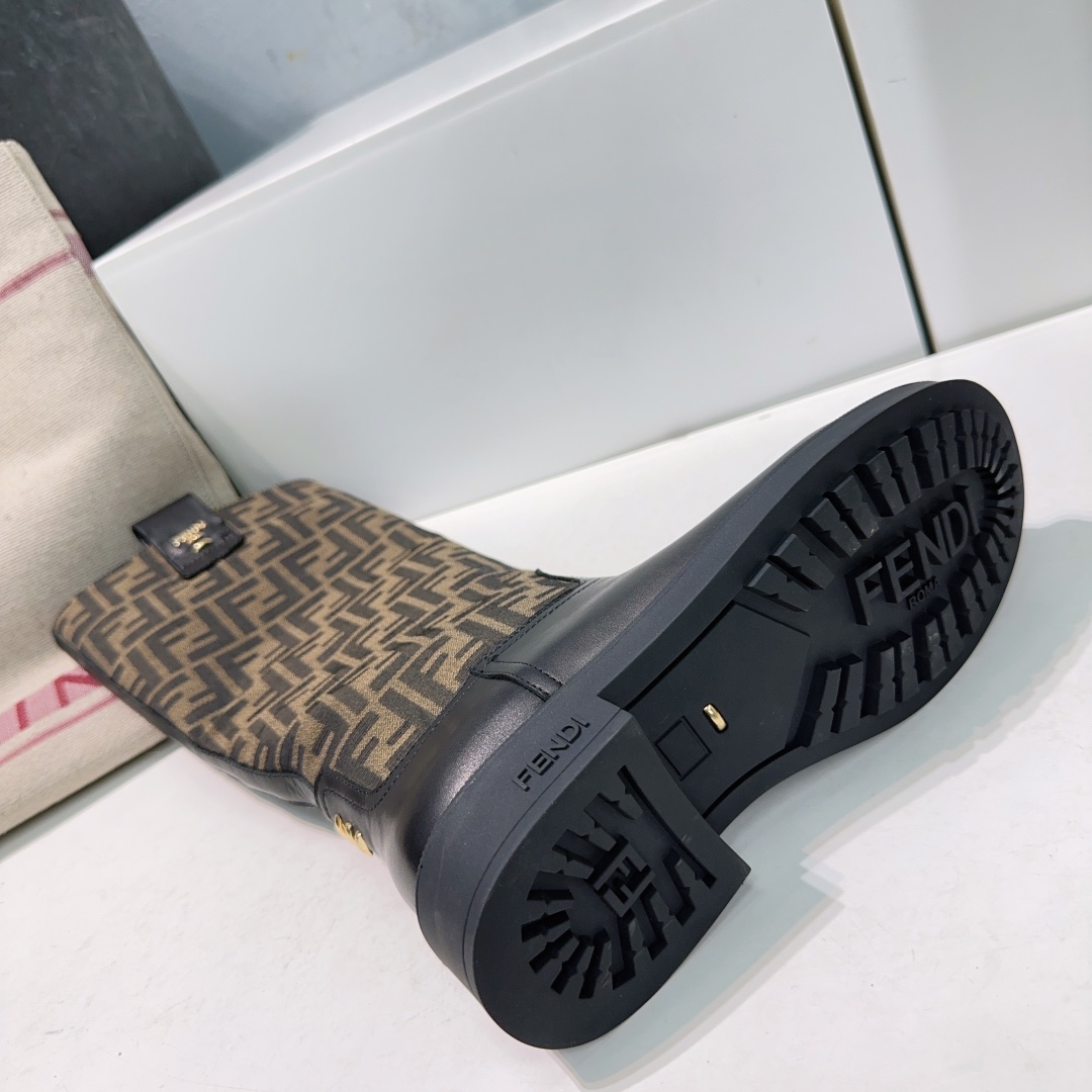 “Classic Old Fleece Boot Series: Freddy FENDI 25s – High-Quality Autumn/Winter Shoes” - 图片 9