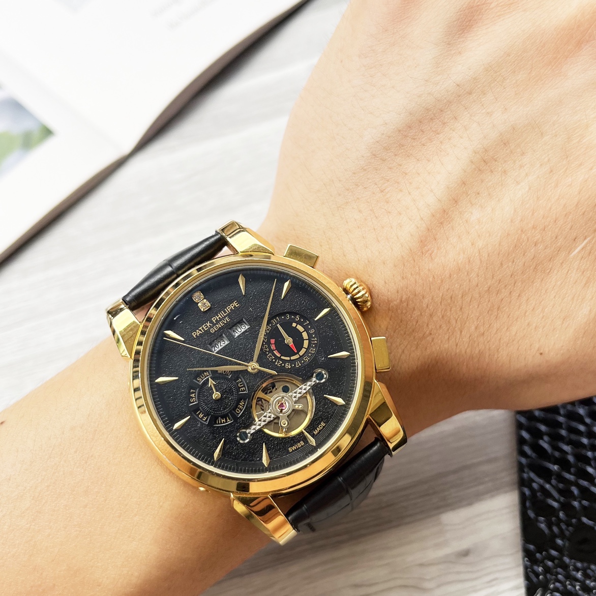 NO:340081,Unified, complex timepiece, luxurious and atmospheric, classic new products, shockingly launched [Latest] Patek Philippe, multi-functional boutique, large flywheel design [Type] boutique men's watch [Watch strap] real cowhide strap [Movement] high-end fully automatic mechanical movement [Mirror] mineral reinforced glass (more high definition) Elegant taste, vast and atmospheric, ingenious, wrist treasure, size diameter 42mm thick 12.5mm, hot sale!  Welcome to reprint!  ,,patek philippe,cowhide19860909统一 复杂时计 奢华大气 经典新品 震撼上市【最新】百达翡丽 多功能精品 大飞轮设计【类型】精品男士腕表【表带】真牛皮表带【机芯】高端全自动机械机芯【镜面】矿物质强化玻璃（更高清） 品味高雅 浩瀚大气 匠心独运 腕间瑰宝 尺寸直径42mm厚12.5mm热卖上市！欢迎转载！,,patek philippe,cowhide,Watch