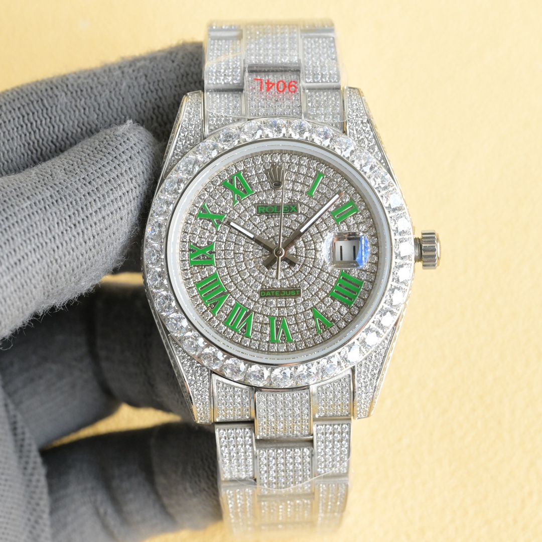 NO:340210,Five plants, Sanbaht, Gold 50 New ring mouth (3.55mm diamond) rich version full diamond log, shockingly, Rolex ROLEX Oyster Perpetual Log series, can be the treasure of the gem-set watch series. The eternal gold watch is set with the rarest diamond, fully demonstrating Rolex's extraordinary skills in gem-setting. Brand: Rolex Rolex Series: Log Series Watch Movement: Pearl 2813 Movement Strap: Diamond-setting steel bracelet Size: 41mm Material: 316 stainless steel + sapphire glass, Rolex, gold19860909五株 三铢 金50 新型圈口（3.55mm钻石）土豪版满钻日志 震撼来袭 劳力士ROLEX蚝式恒动日志系列,堪为宝石镶嵌腕表系列之瑰宝. 永恒黄金腕表镶嵌最珍稀的钻石,充分展现劳力士在宝石镶嵌方面的非凡技艺. 品牌:Rolex劳力士 系列:日志系列腕表 机芯:明珠2813机芯 表带:镶钻精钢表链 尺寸:41mm 材料:316精钢+蓝宝石玻璃,,rolex,gold,Watch