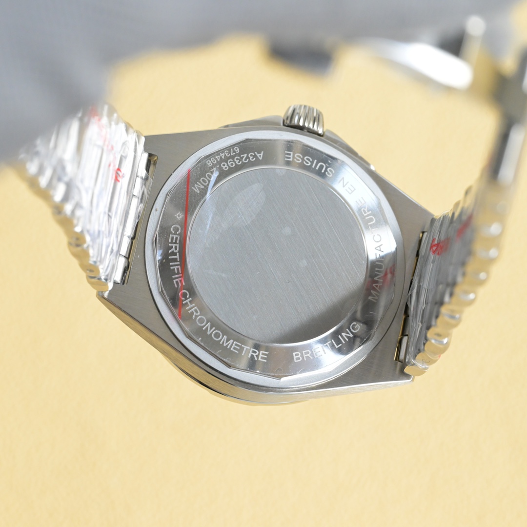 “Breitling Chronomat Automatic GMT 40: Stylish Dual Time Zone Watch with Steel Bracelet” - 图片 7