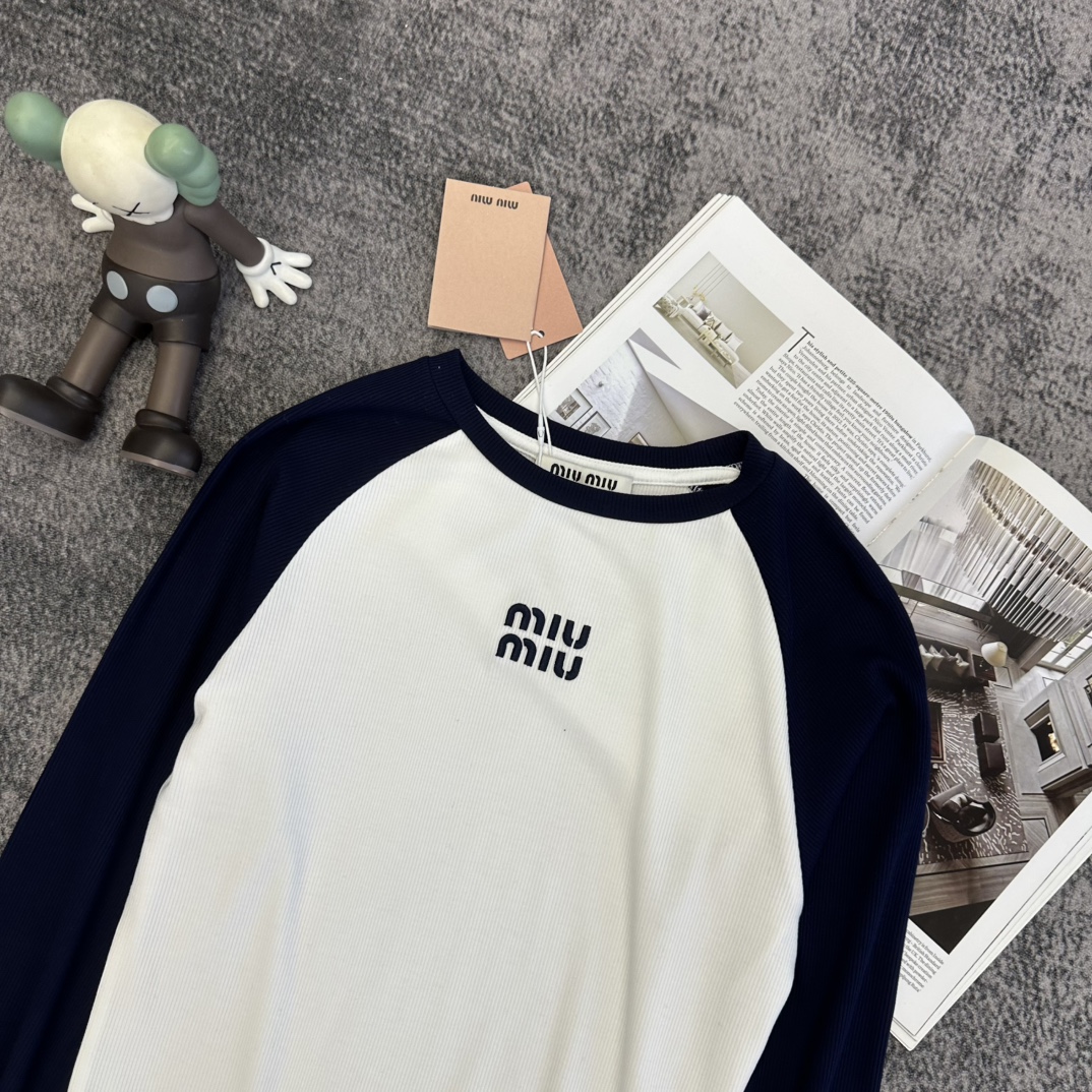 Elegant Long Sleeve Top for Women - Perfect for 2025, Available in Gray & White 5 i1755067676 2101 3