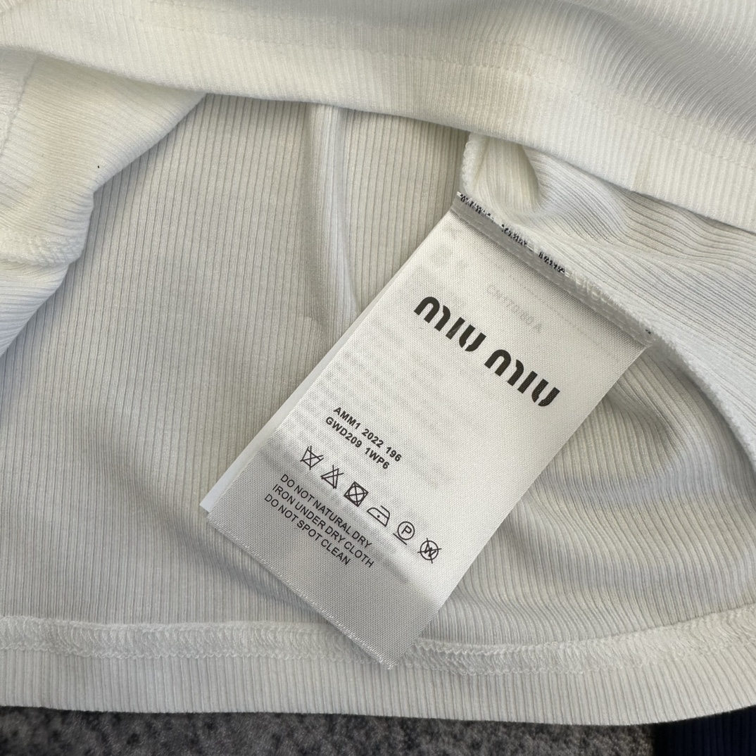 Elegant Long Sleeve Top for Women - Perfect for 2025, Available in Gray & White 10 i1755067676 6617 6