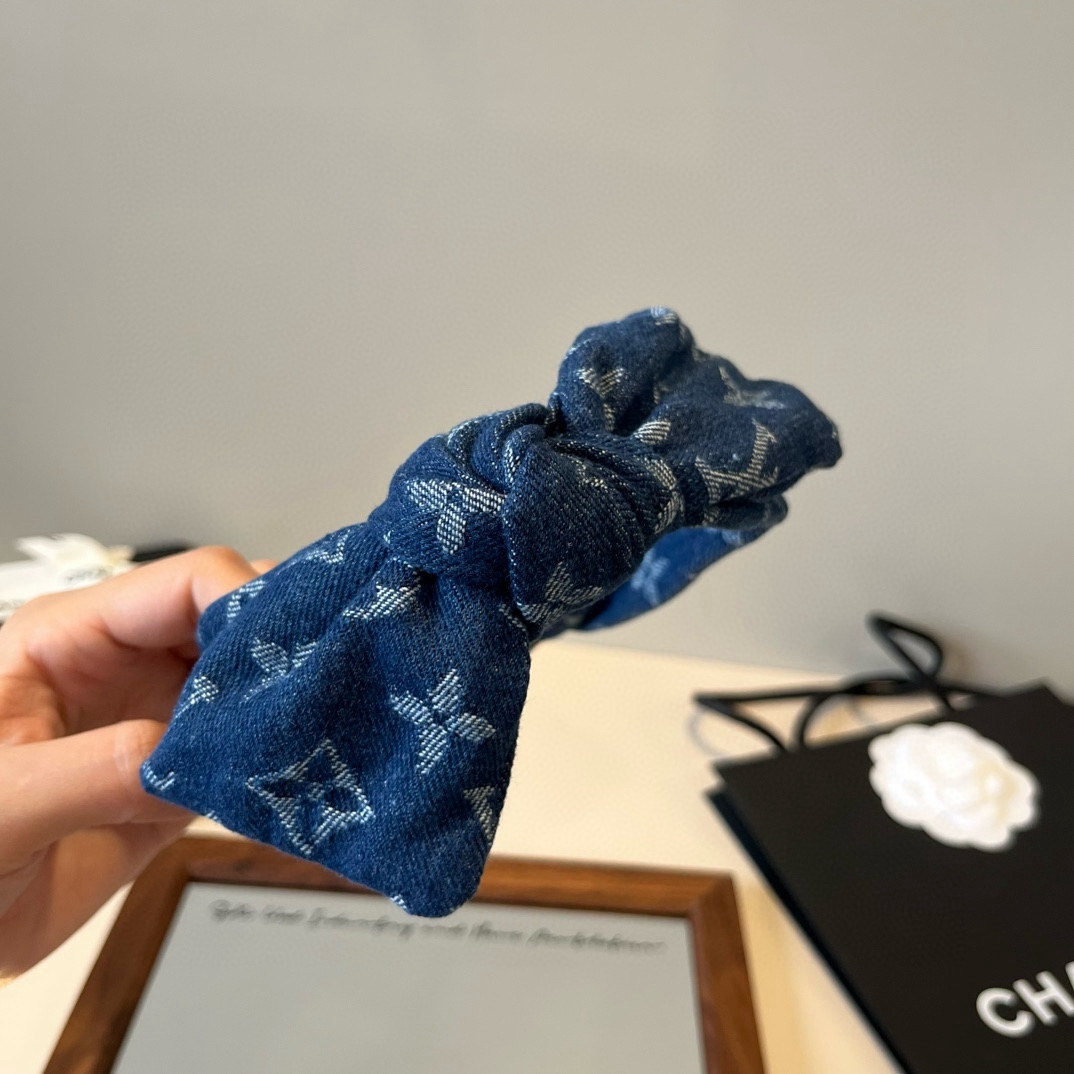 🆕

lv路易威登新款发箍
