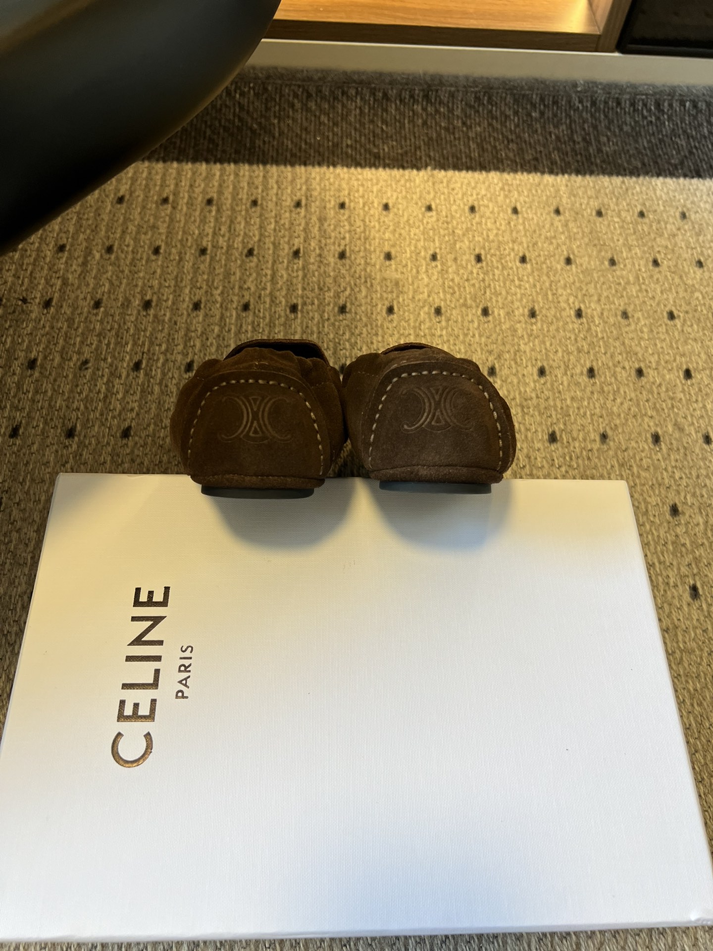 
Celin* 25ss 新款 一脚蹬乐福鞋

今年必须要入手一双celine乐福鞋 ，复古风经典款 超