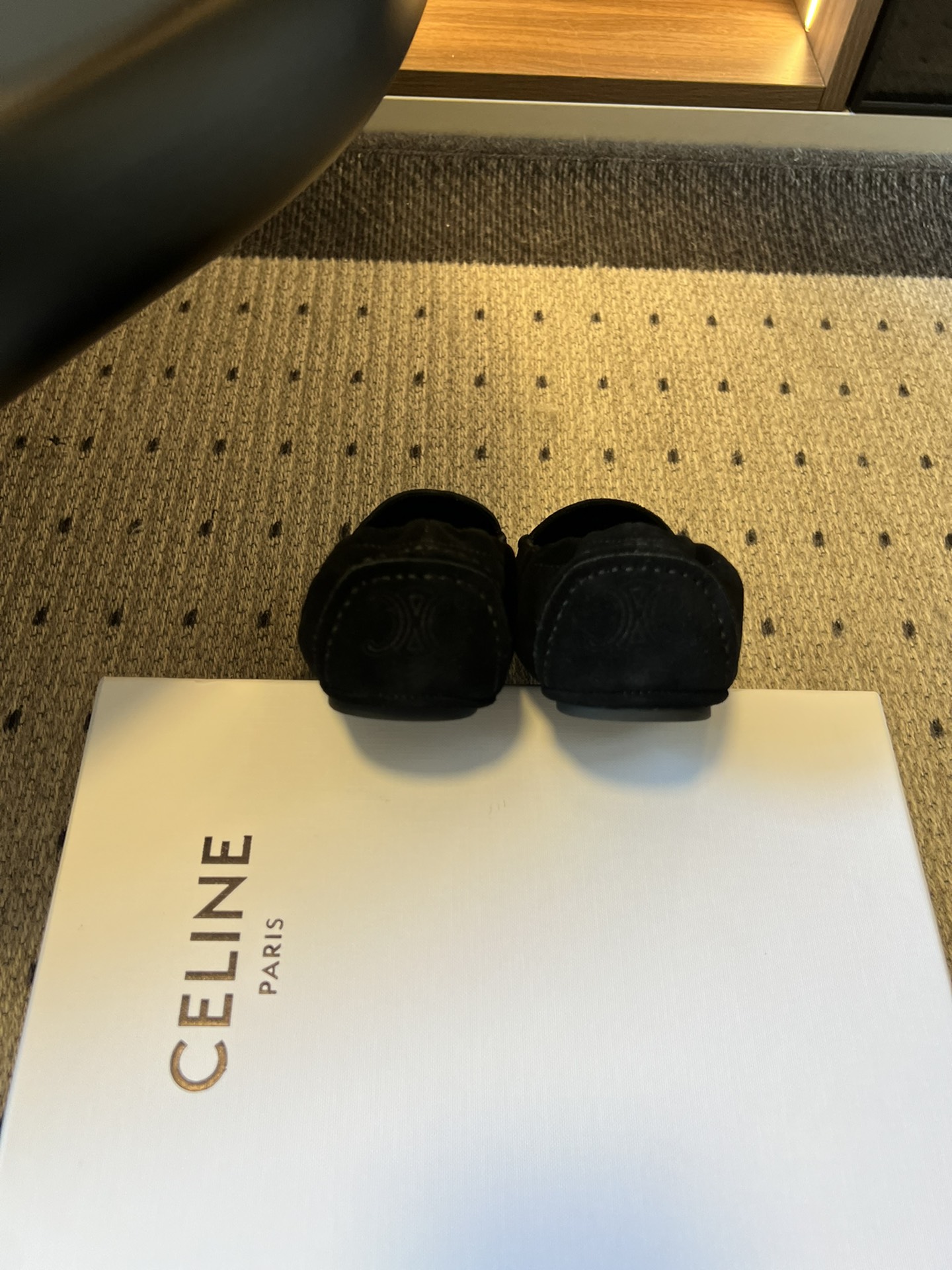 
Celin* 25ss 新款 一脚蹬乐福鞋

今年必须要入手一双celine乐福鞋 ，复古风经典款 超