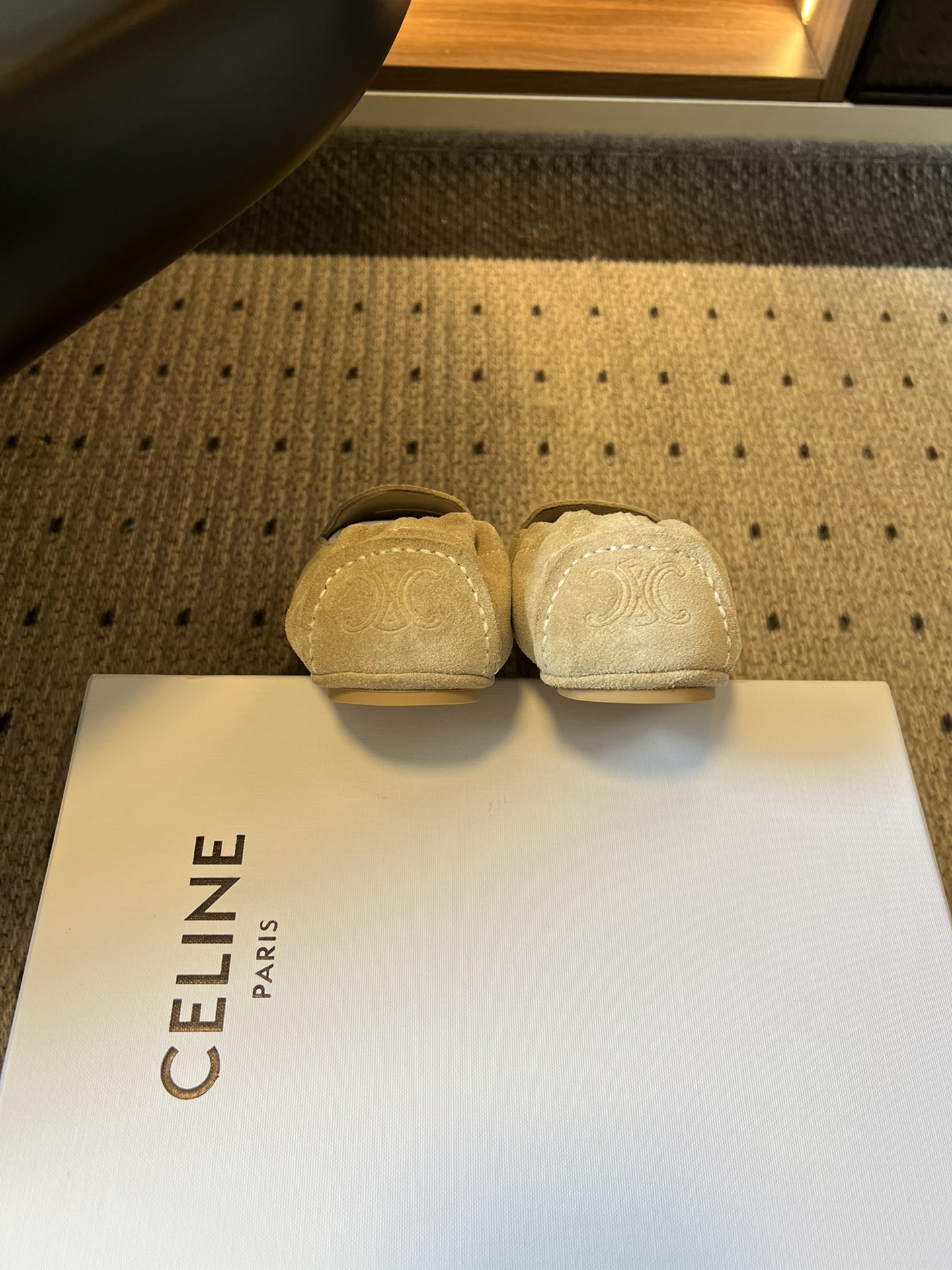 
Celin* 25ss 新款 一脚蹬乐福鞋

今年必须要入手一双celine乐福鞋 ，复古风经典款 超