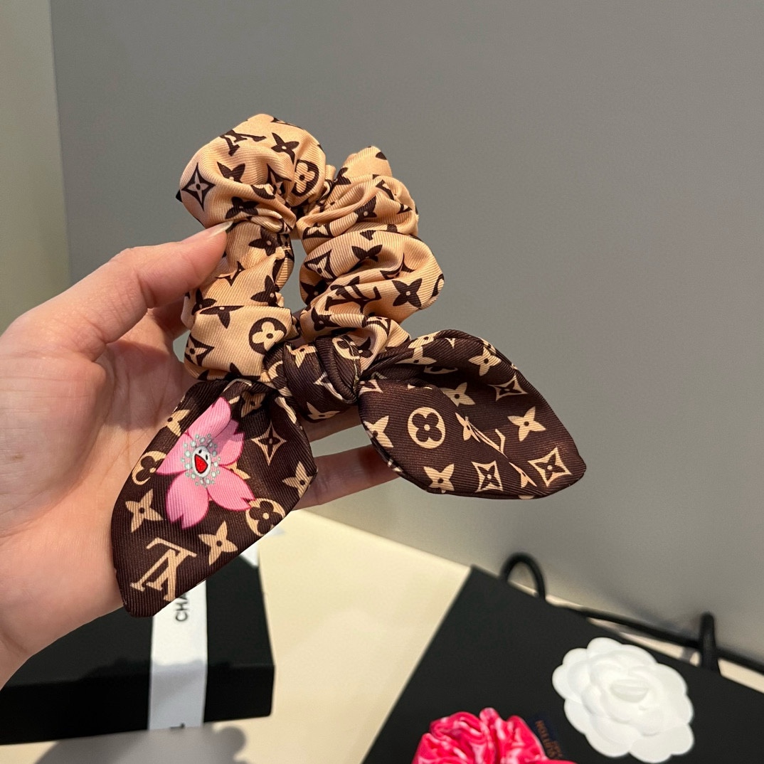 🆕（单个）

LV蝴蝶结发圈